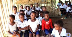 Children under a poor class infrastructure in Congo